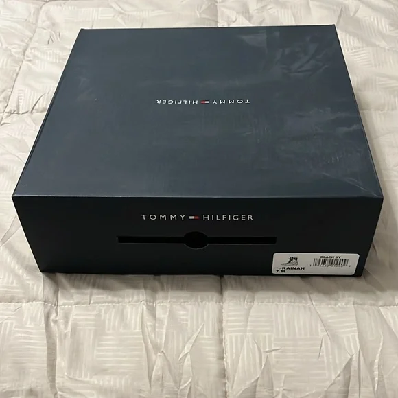 Tommy Hilfiger Duck Boots Women’s - Picture 2 of 4